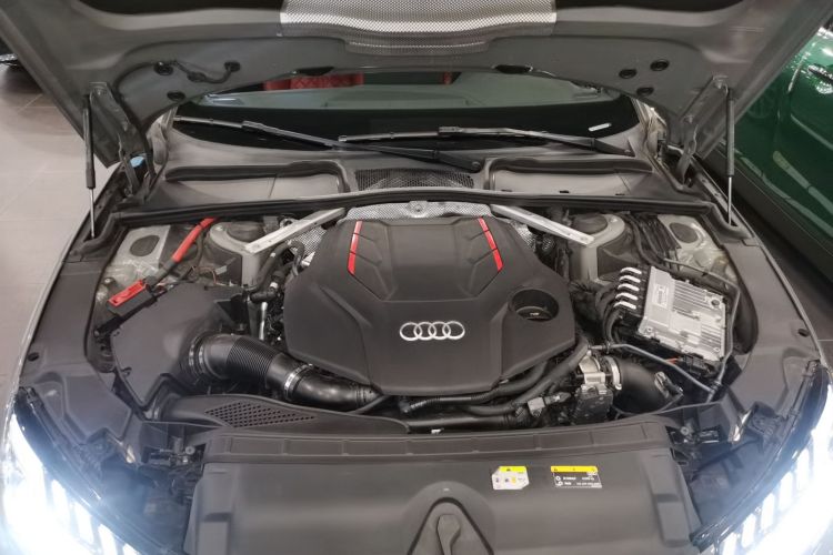 奥迪S4 2020款 S4 3.0TFSI机舱底盘24