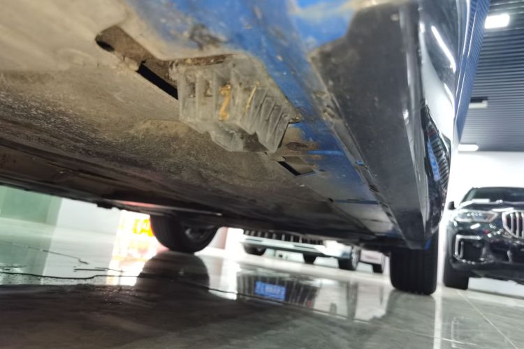 宝马X2 2020款 sDrive25i 领先型M运动套装机舱底盘30