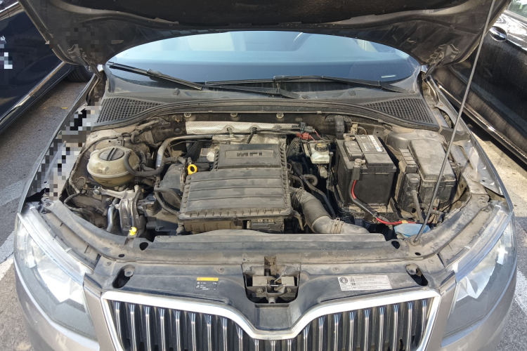 斯柯达 明锐 2015款 1.6L 自动逸俊版机舱底盘24