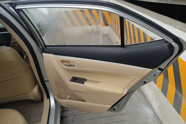 丰田 卡罗拉 2017款 1.2T CVT GL中控内饰7006