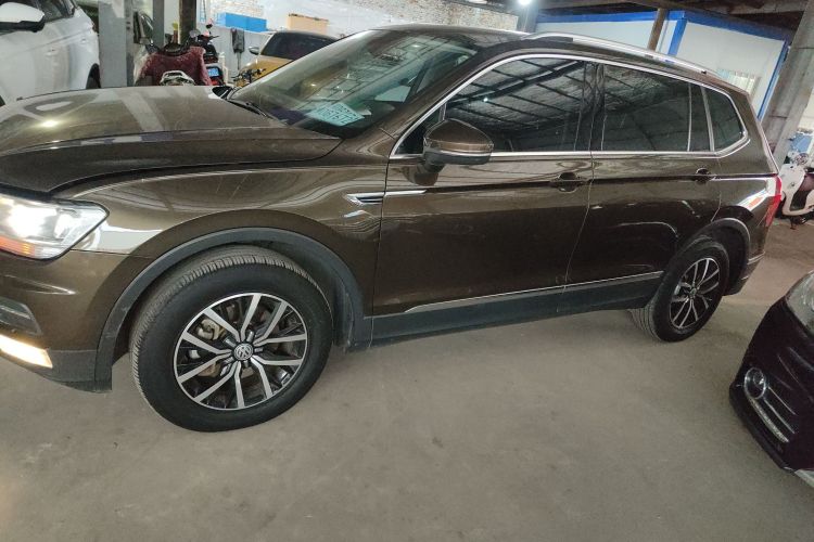 大众 途观L 2018款 330TSI 自动两驱豪华版车身外观4