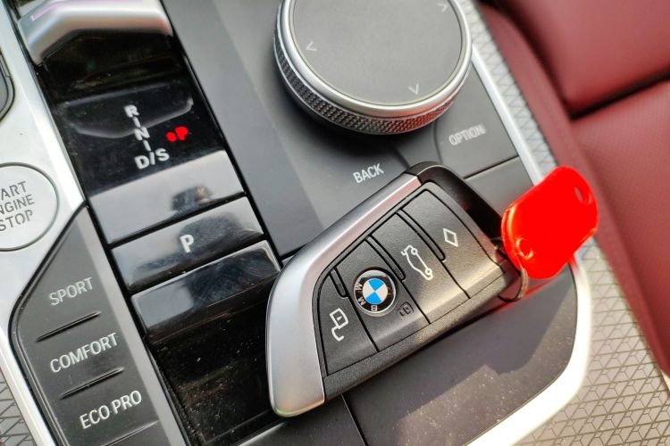 宝马3系 2025款 330Li M运动曜夜套装中控内饰11