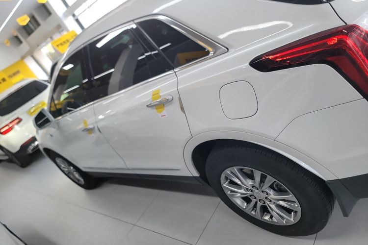凯迪拉克XT5 2021款 28T 豪华型车身外观4