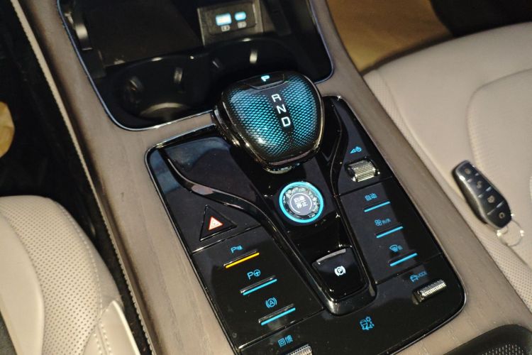 比亚迪 汉 2024款 EV 荣耀版 610KM四驱天神之眼智驾型中控内饰18