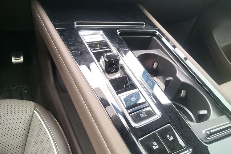 大众 威然 2024款 380TSI 尊贵版中控内饰18