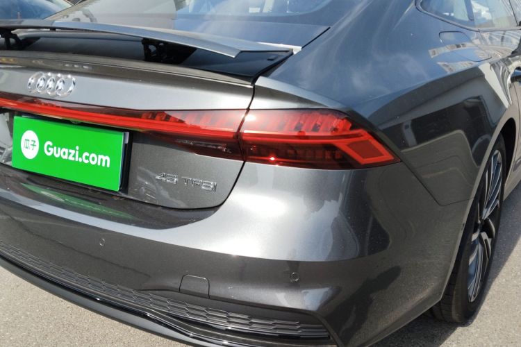 奥迪A7 2024款 45 TFSI 臻选型车身外观9