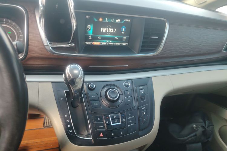 别克GL8 2018款 28T 豪华型 国VI中控内饰16