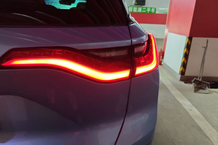 蔚来ES8 2018款 355KM 基准版 七座版车身外观9