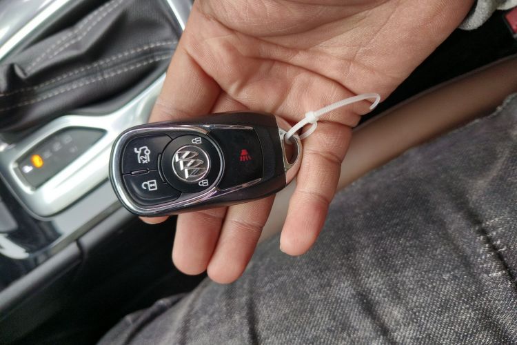 别克 君威 2019款 20T 精英型 国VI中控内饰11