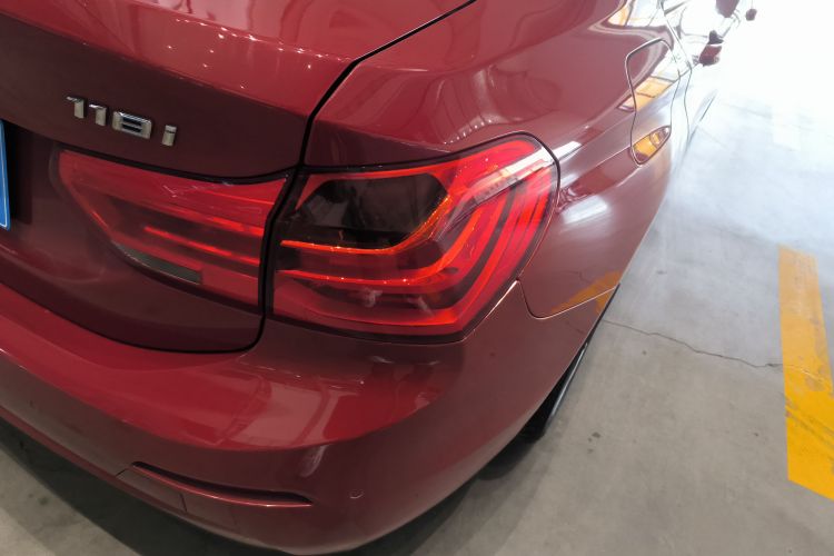 宝马1系 2017款 118i 时尚型车身外观9