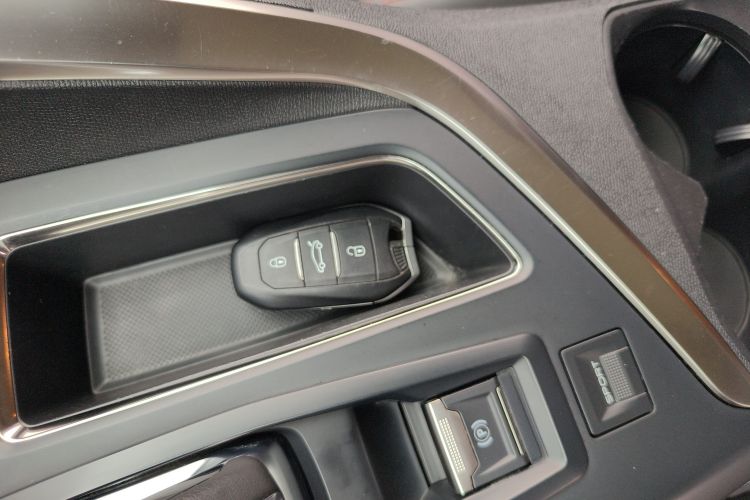 标致4008 2019款 350THP 尝先版中控内饰11