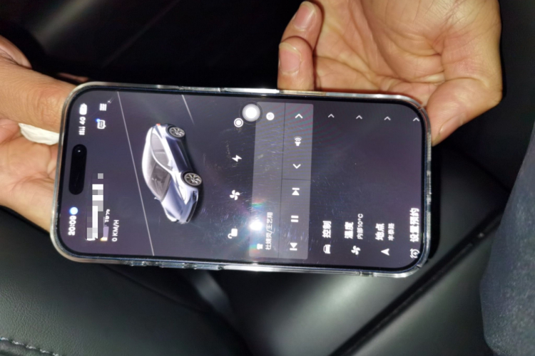 特斯拉 Model Y 2024款 后轮驱动版中控内饰11