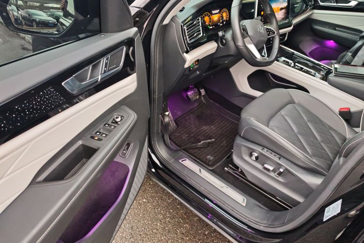 大众 途昂 2023款 530 V6 四驱尊崇旗舰版中控内饰20