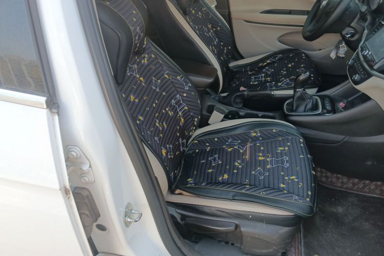 别克 威朗 2015款 三厢 15S 手动进取型局部细节41