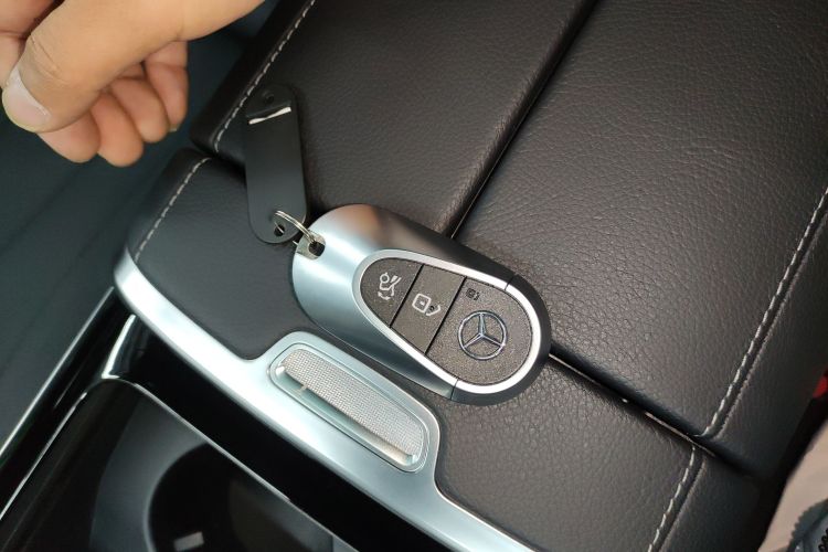 奔驰EQE 2022款 350 豪华版中控内饰11