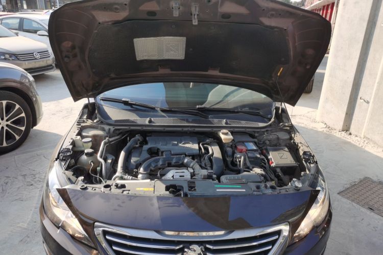 标致408 2016款 1.6T 自动豪华版机舱底盘24