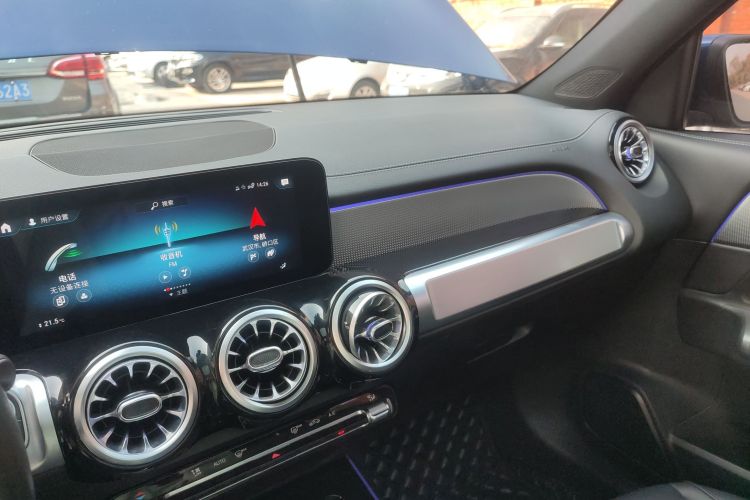 奔驰GLB 2023款 改款 GLB 200 动感型中控内饰16