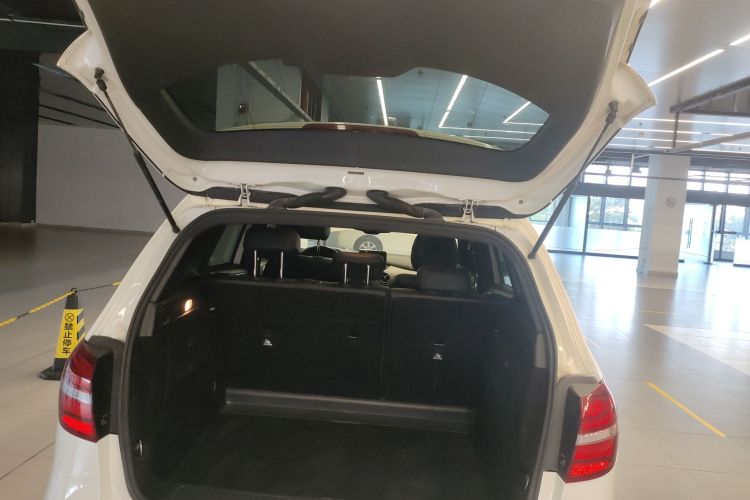 奔驰B级 2015款 B 200 时尚型局部细节23