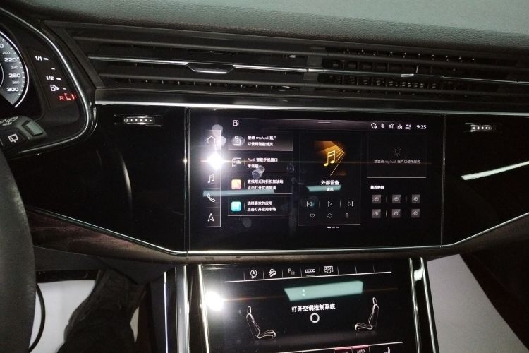 奥迪Q8 2021款 55 TFSI 豪华动感型中控内饰16