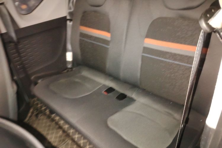 五菱汽车 宏光MINIEV 2022款 自在款 磷酸铁锂中控内饰7004