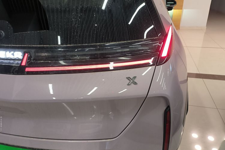 极氪X 2025款 四座后驱魔方版车身外观6006