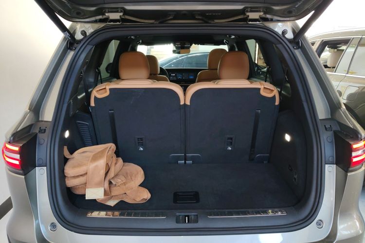 理想汽车 理想ONE 2021款 增程6座版机舱底盘23