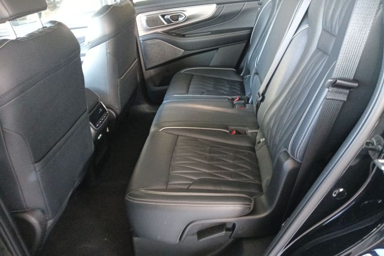 广汽传祺 传祺GS8 2022款 领航系列 2.0TGDI 四驱豪华智联版（七座）中控内饰21