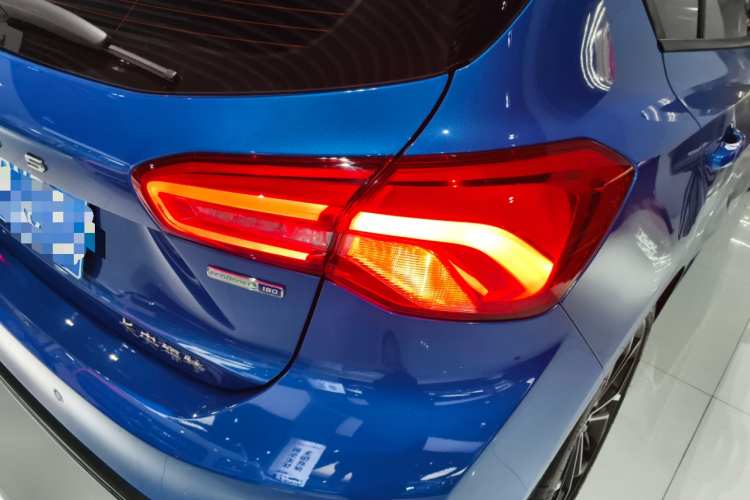 福特 福克斯 2021款 两厢 EcoBoost 180 自动ST Line车身外观6006