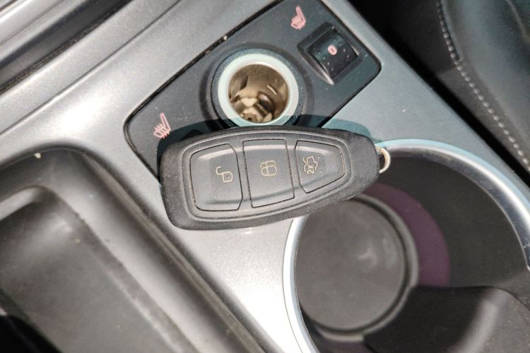 福特 翼虎 2015款 2.0L GTDi 四驱尊贵型中控内饰7001