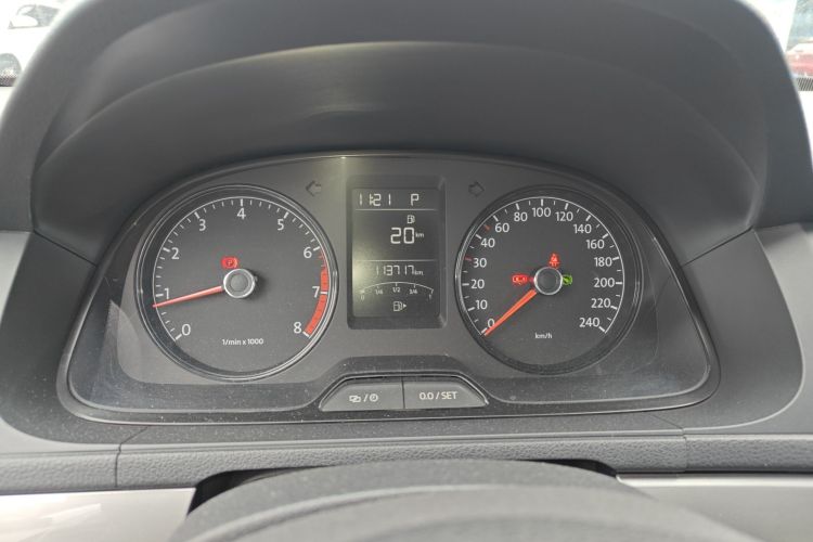 大众 朗逸 2013款 改款经典 1.6L 自动风尚版中控内饰14