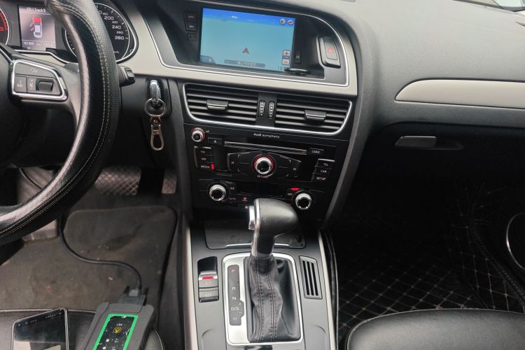 奥迪A4L 2015款 35 TFSI 自动标准型中控内饰16