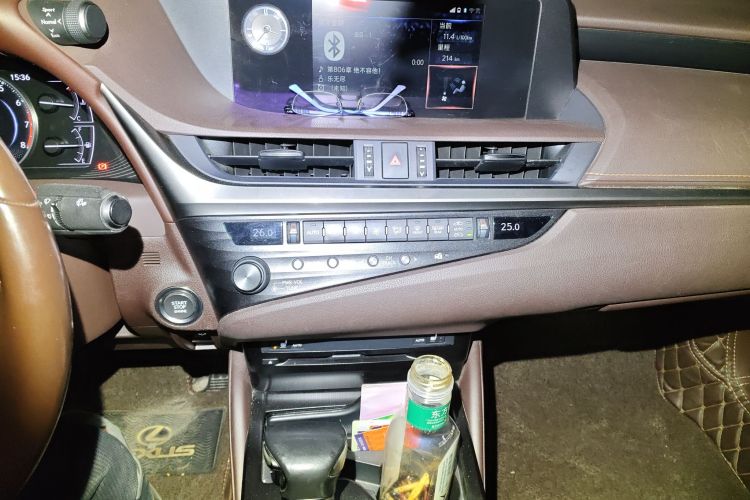雷克萨斯ES 2018款 200 卓越版 国V中控内饰16
