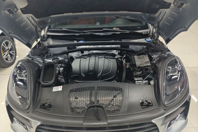 保时捷 2020款 Macan 2.0T机舱底盘24