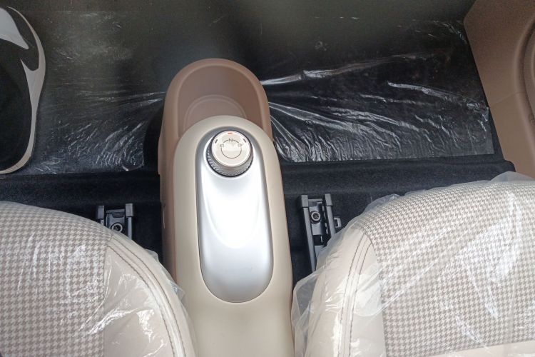 五菱汽车 宏光MINIEV 2025款 四门版 进阶款中控内饰18