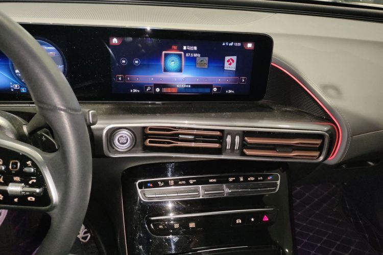 奔驰EQC 2022款 改款 EQC 400 4MATIC中控内饰16