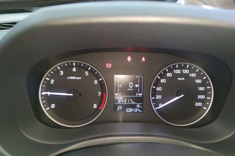 北京现代ix25 2015款 1.6L 自动两驱智能型GLS中控内饰14