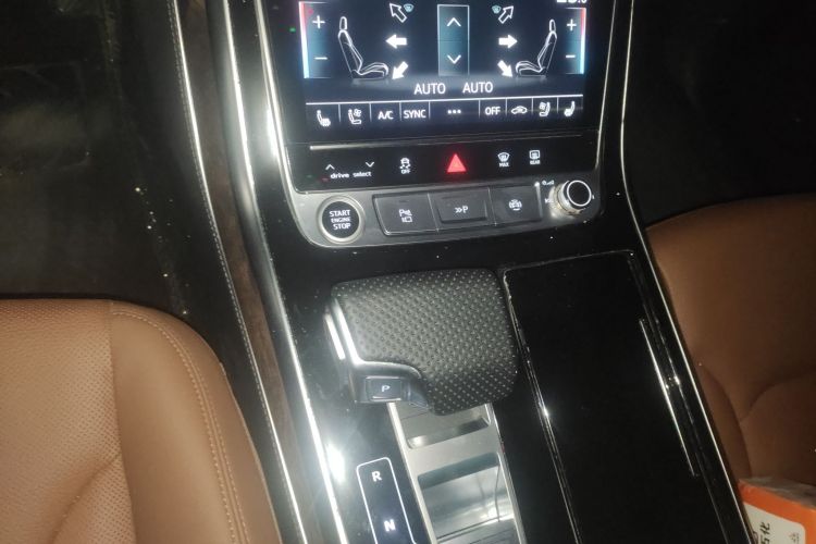 奥迪Q7 2023款 45 TFSI quattro S line运动型中控内饰18