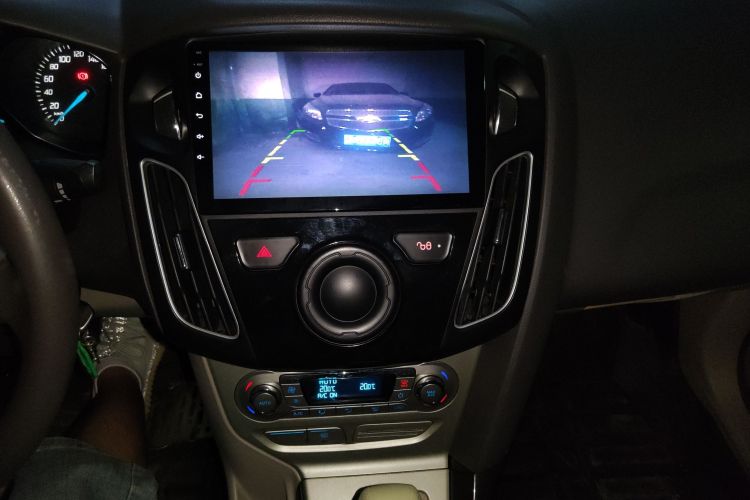 福特 福克斯 2012款 三厢 1.6L 自动风尚型中控内饰16