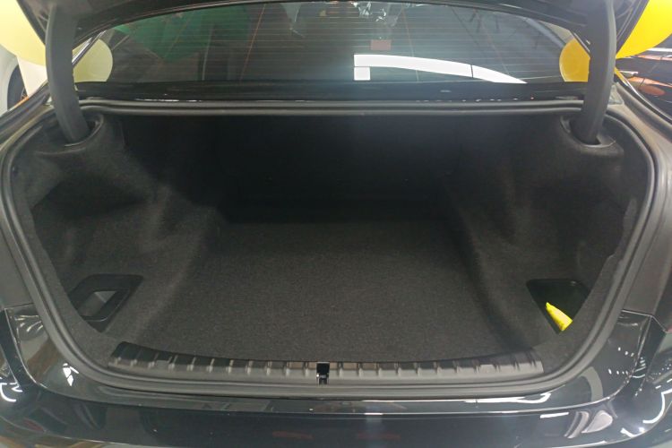 宝马5系 2020款 525Li 豪华套装机舱底盘23