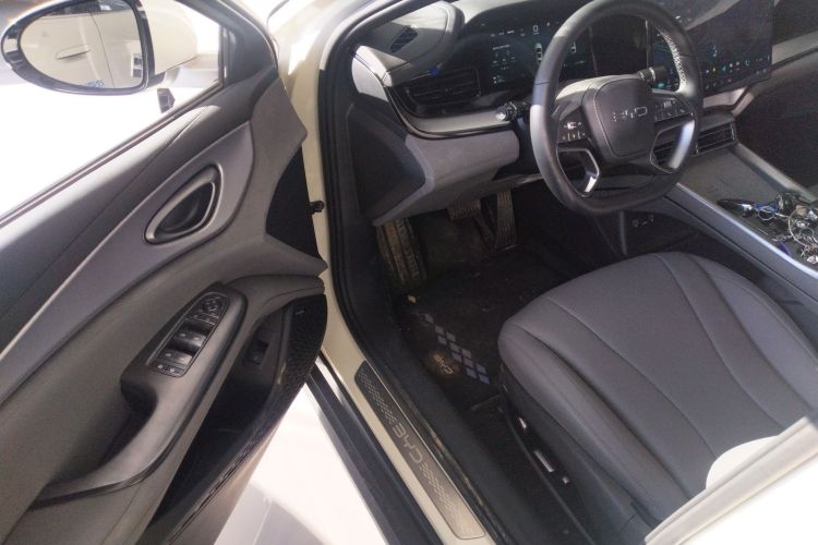 比亚迪 海豹07 DM-i 2025款 智驾版 DM-i 1.5L 125km 尊贵型中控内饰20