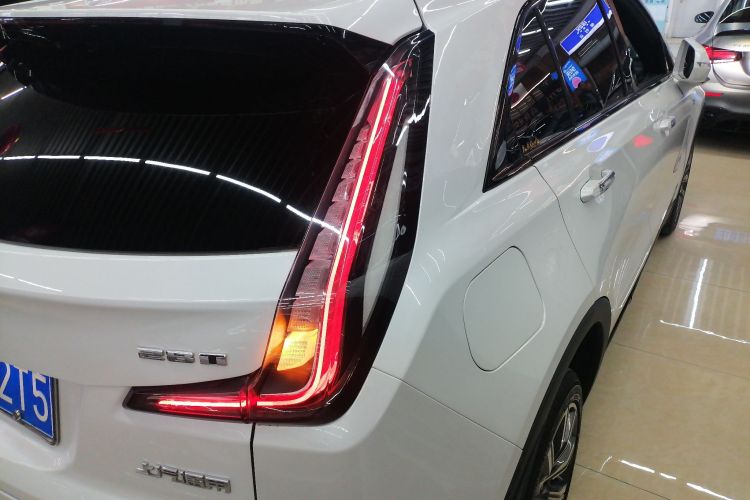 凯迪拉克XT4 2018款 28T 四驱领先运动型车身外观9