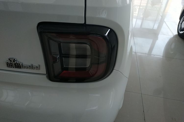 吉利银河 熊猫 2025款 210km 元气熊车身外观9