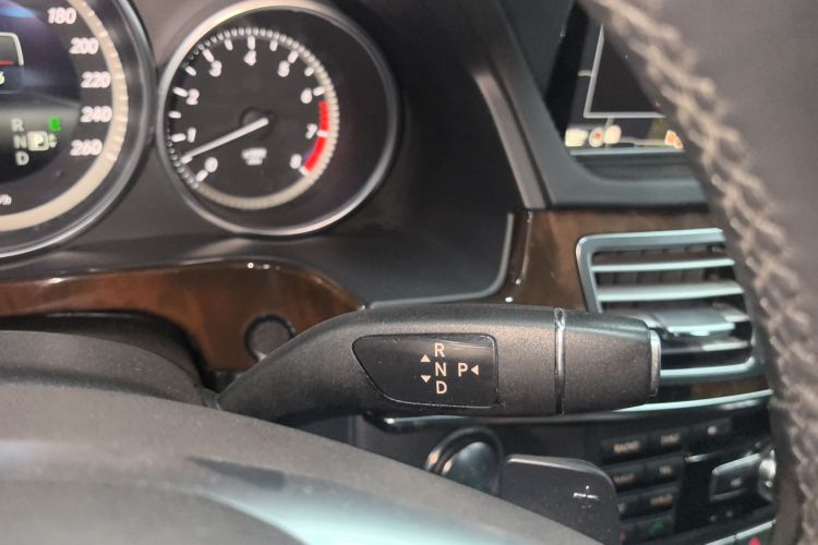 奔驰E级 2014款 改款 E 300 L中控内饰18