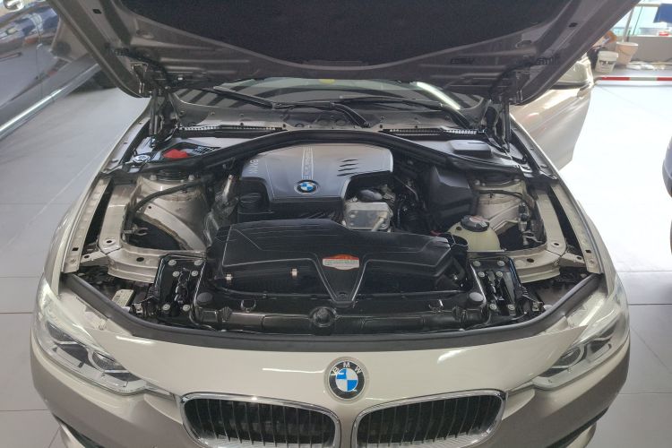 宝马3系 2016款 320i 时尚型局部细节24