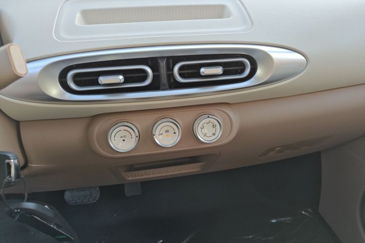 五菱汽车 宏光MINIEV 2025款 四门版 进阶款中控内饰16