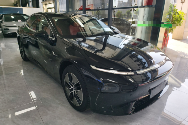 小鹏P7 2024款 P7i 550 Pro车身外观3