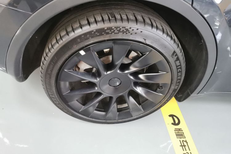 特斯拉 Model Y 2024款 长续航全轮驱动版车身外观56
