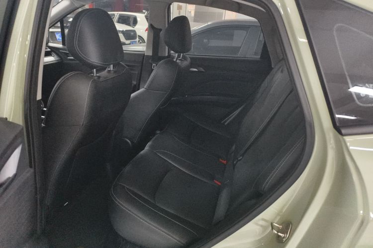 哪吒汽车 哪吒V 2022款 潮 300 Lite 三元锂中控内饰21