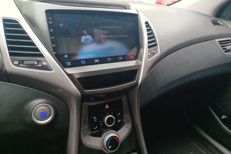 现代 朗动 2015款 1.6L 自动领先型局部细节16