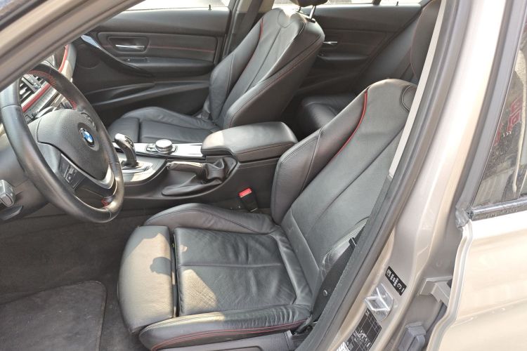 宝马3系 2014款 320i 运动设计套装中控内饰19